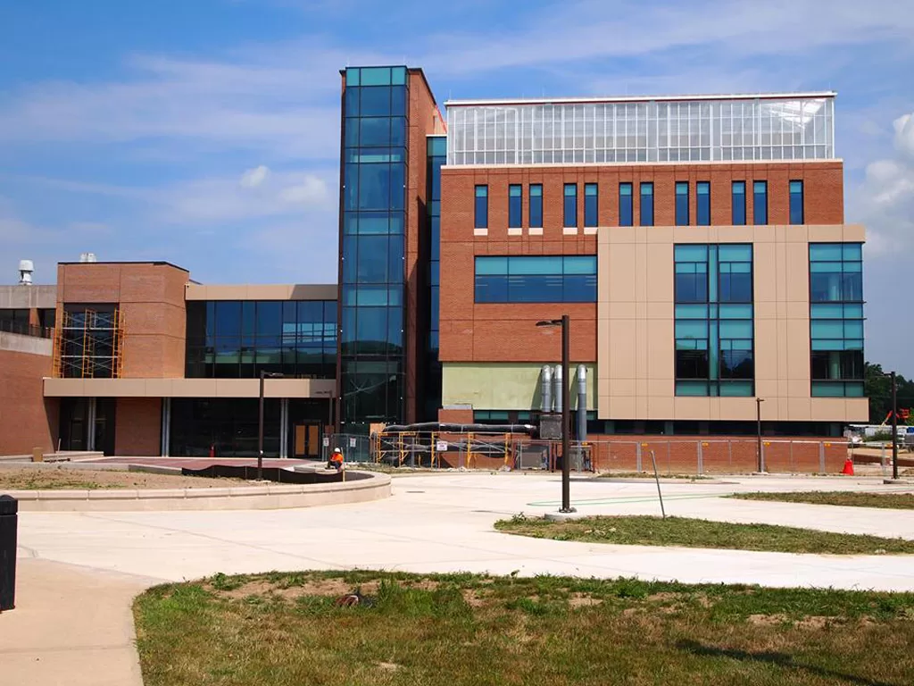Indiana-Wesleyan-University-Rooftop-Greenhouse