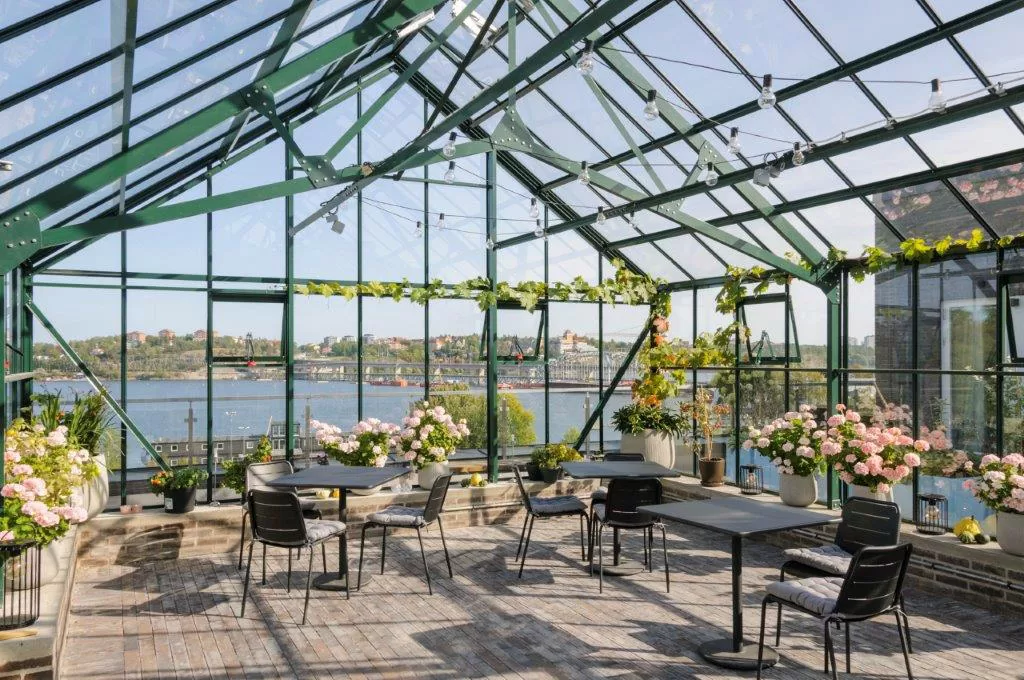 The-Cottage-Greenhouse-Rooftop-18x26-SG6-Interior-1